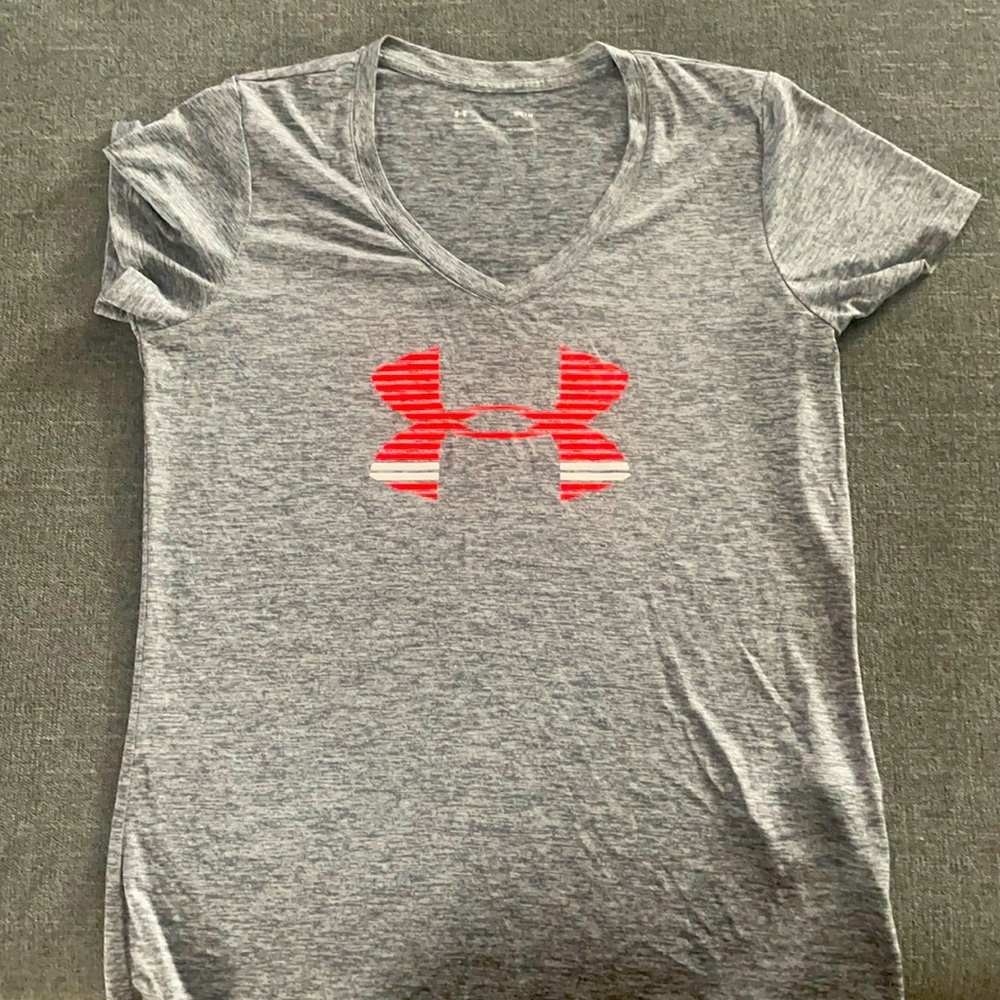 Women’s workout T-shirt Under armor.